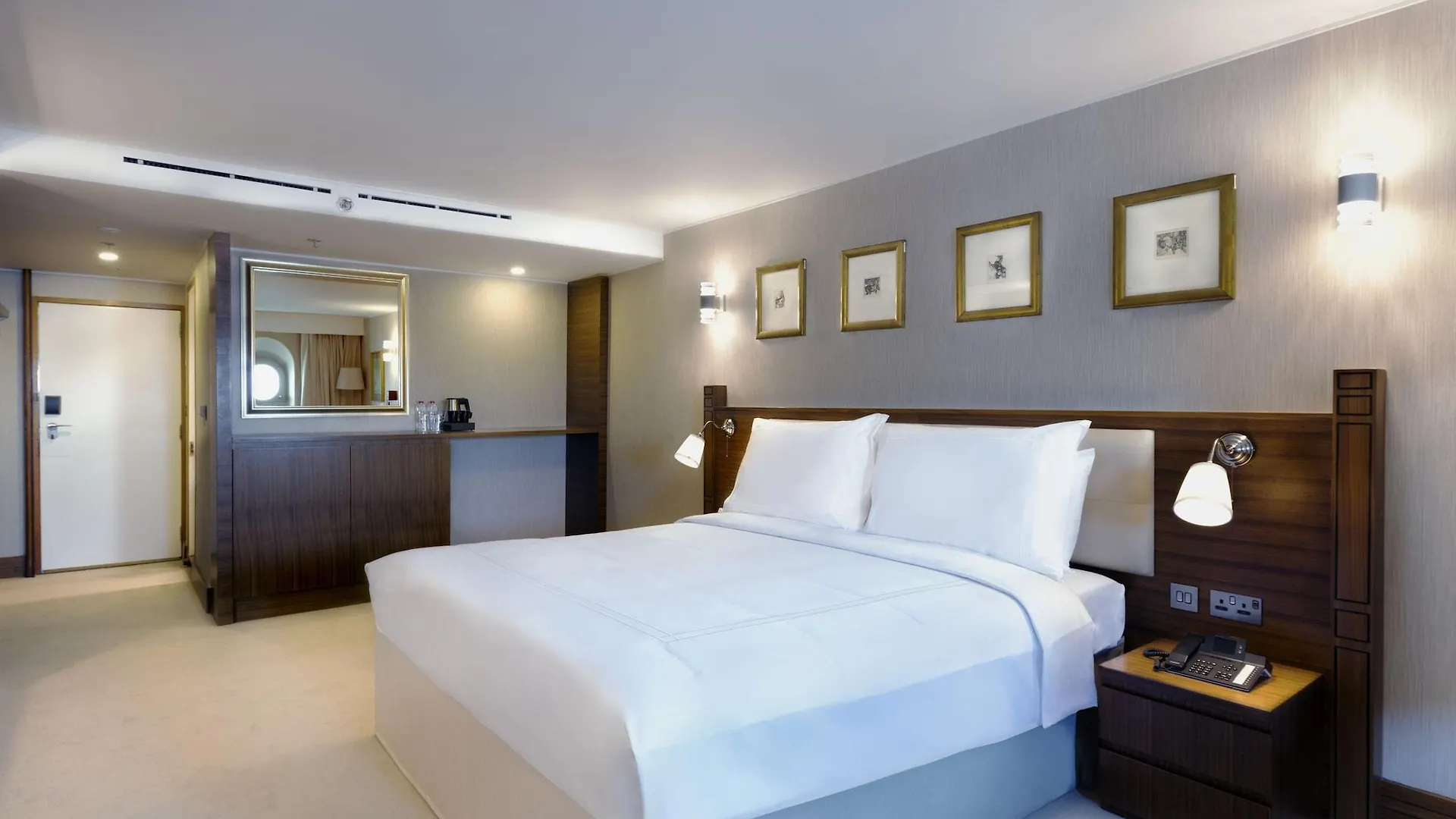 Queen Elizabeth 2 Hotel Dubai Verenigde Arabische Emiraten