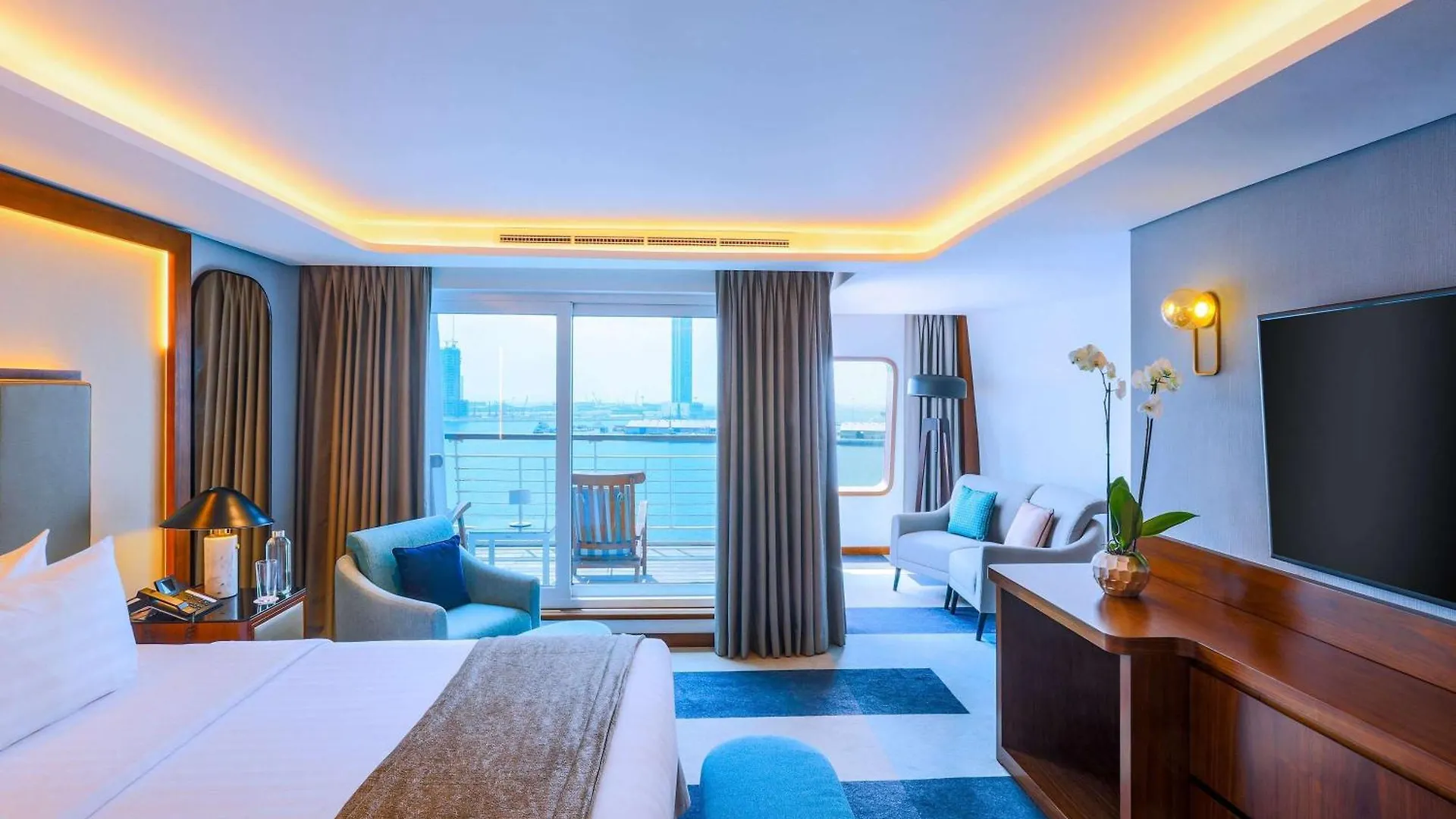 Queen Elizabeth 2 Hotel Dubai 4*,
