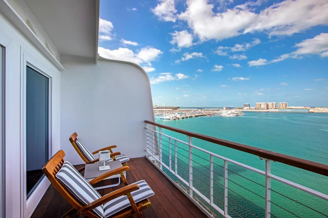 ****  Queen Elizabeth 2 Hotel Dubái Emiratos Árabes Unidos