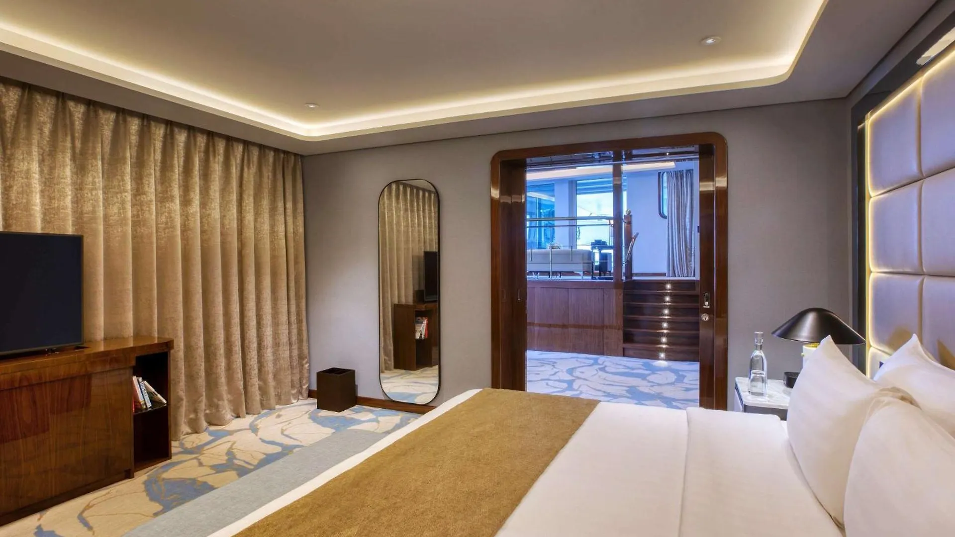****  Queen Elizabeth 2 Hotel Dubái Emiratos Árabes Unidos