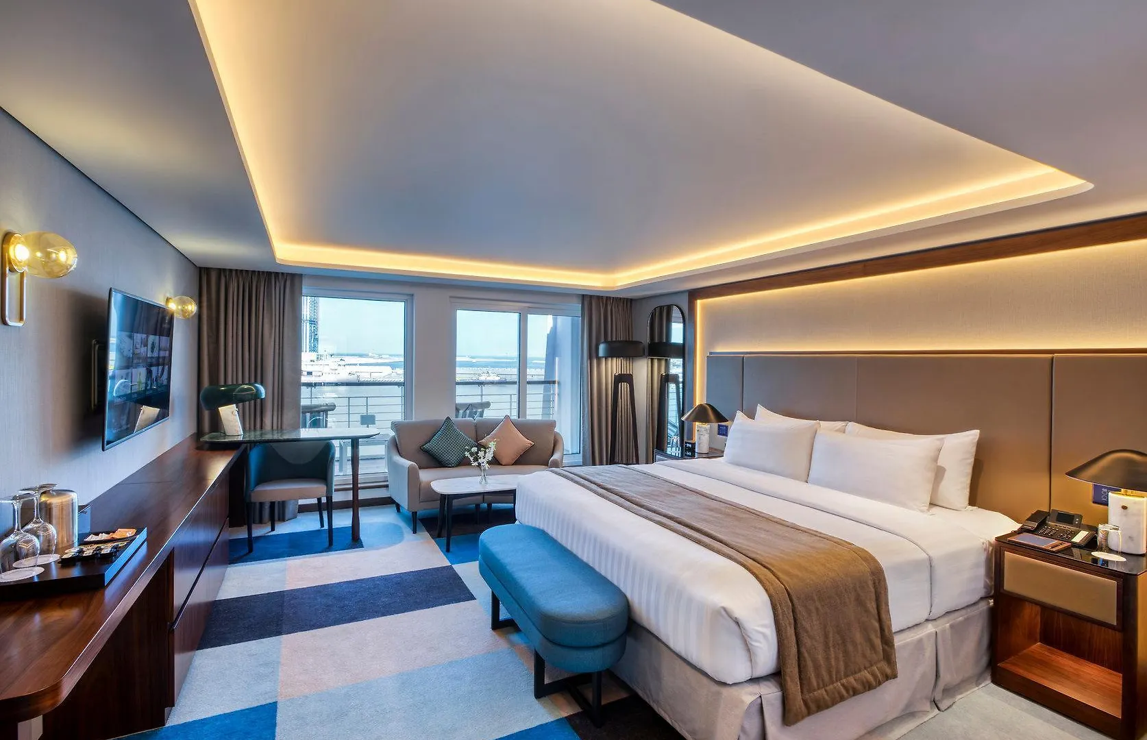Queen Elizabeth 2 Hotel Dubai 4*,