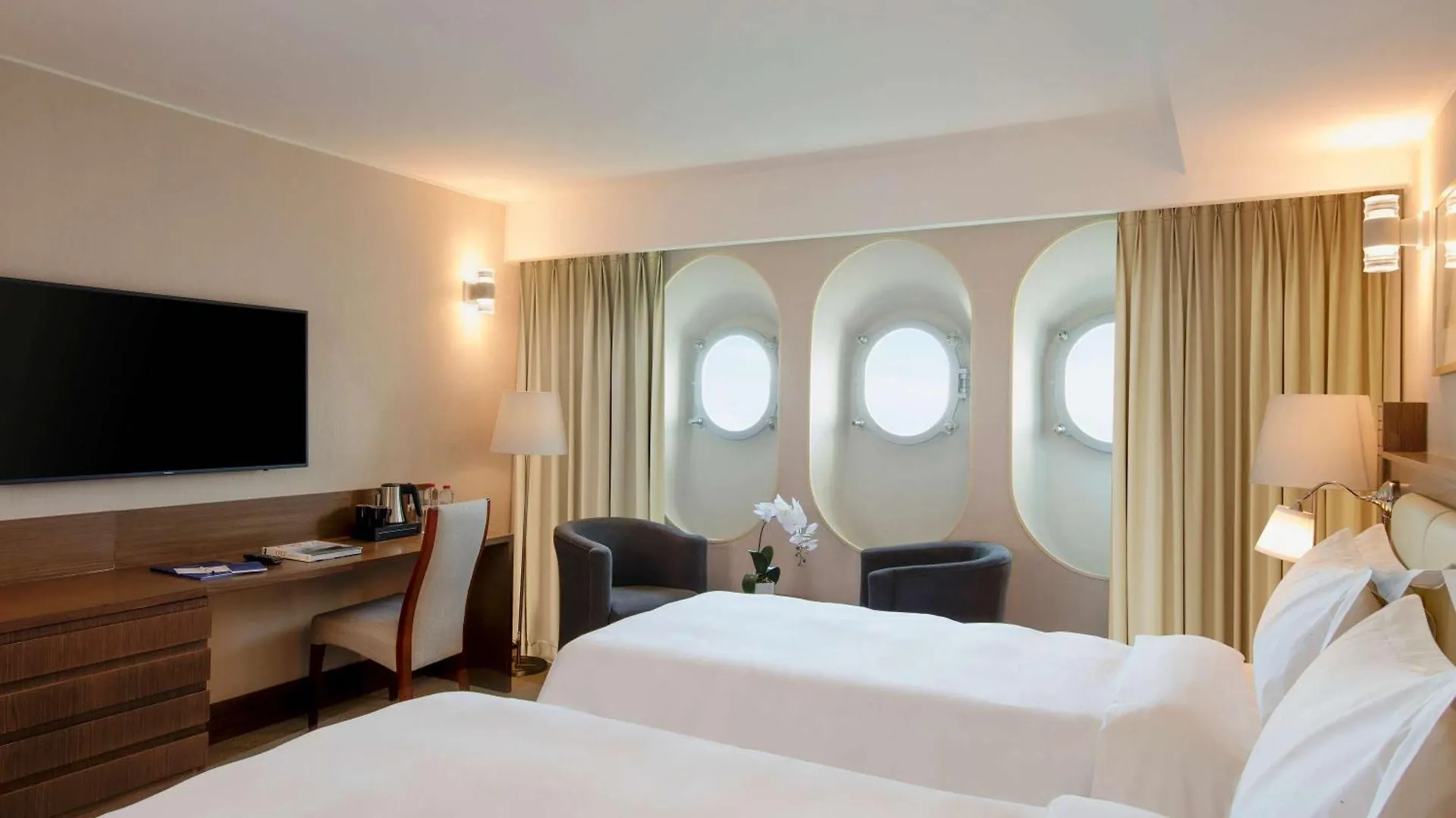 Queen Elizabeth 2 Hotel Dubai