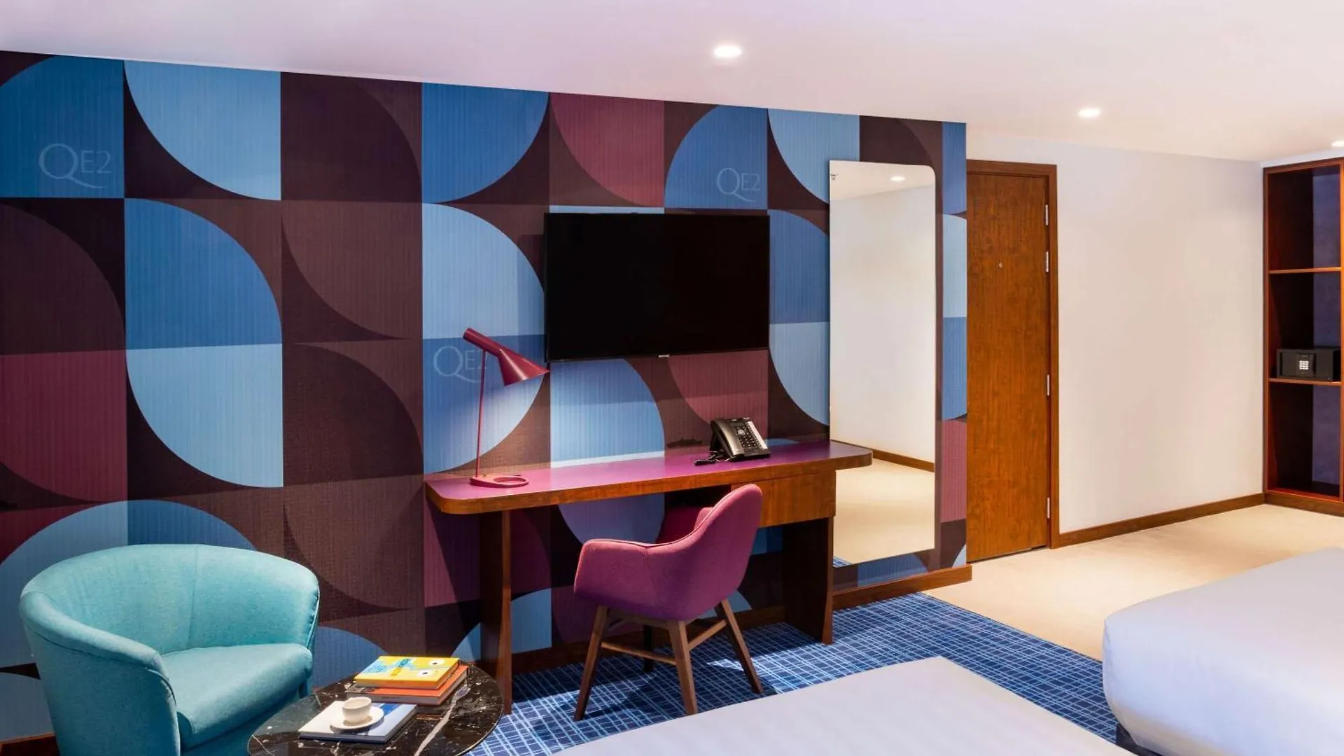 Queen Elizabeth 2 Hotel Dubai 4*,