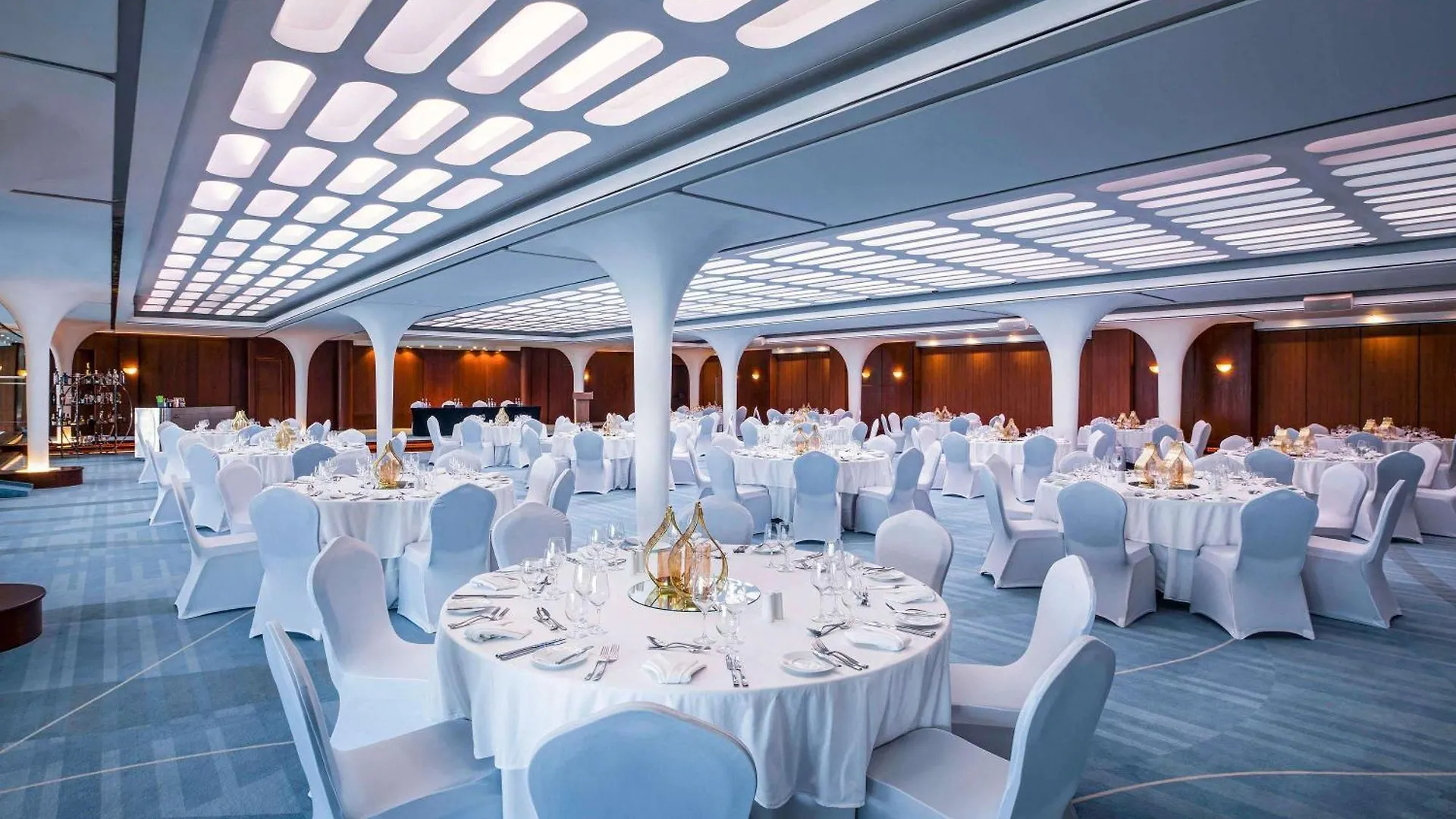 Queen Elizabeth 2 Hotel Dubai
