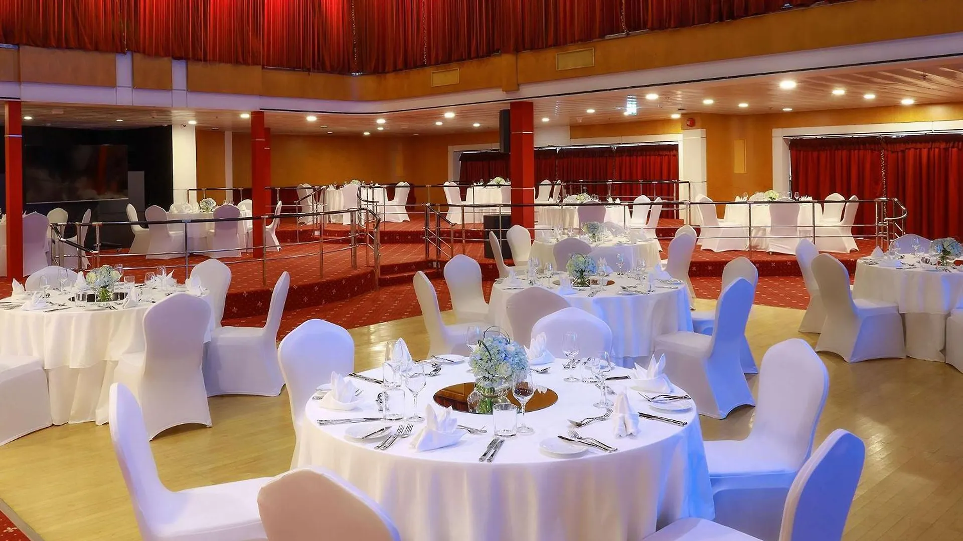 Queen Elizabeth 2 Hotel Dubai 4*,